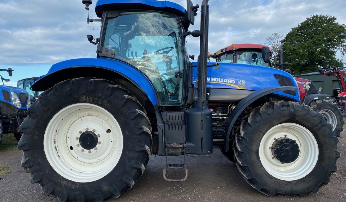 New Holland T7.235 (HX13 DVV)