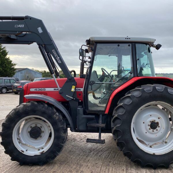 Massey Ferguson 4365 (SN04 FZA) - Redlynch Tractors