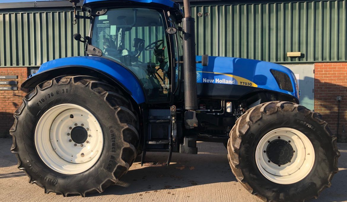 New Holland T7030 (WX11 MZU)