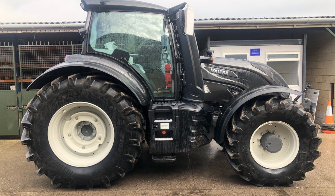 Valtra T254 Versu (WX19 BNZ)