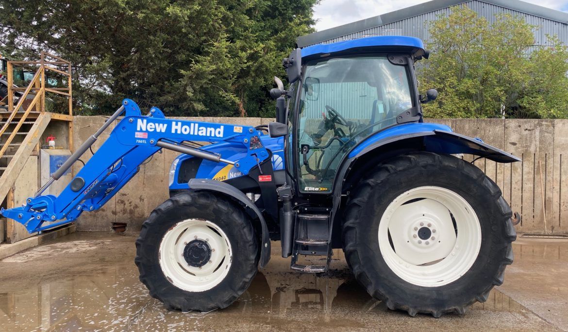 New Holland T6040 (WX12 HZM)